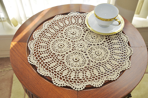 Crohet Round Placemat 16" Round. Wheat color. ( 2 pieces)